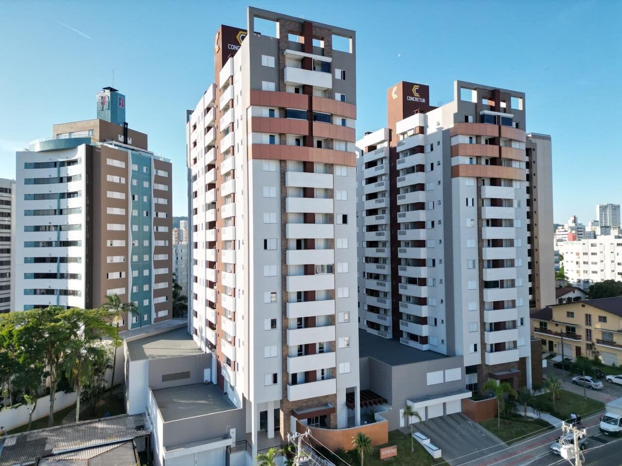 Apartamento com 02 quartos, 02 sacadas sendo uma com churrasqueira no bairro Michel