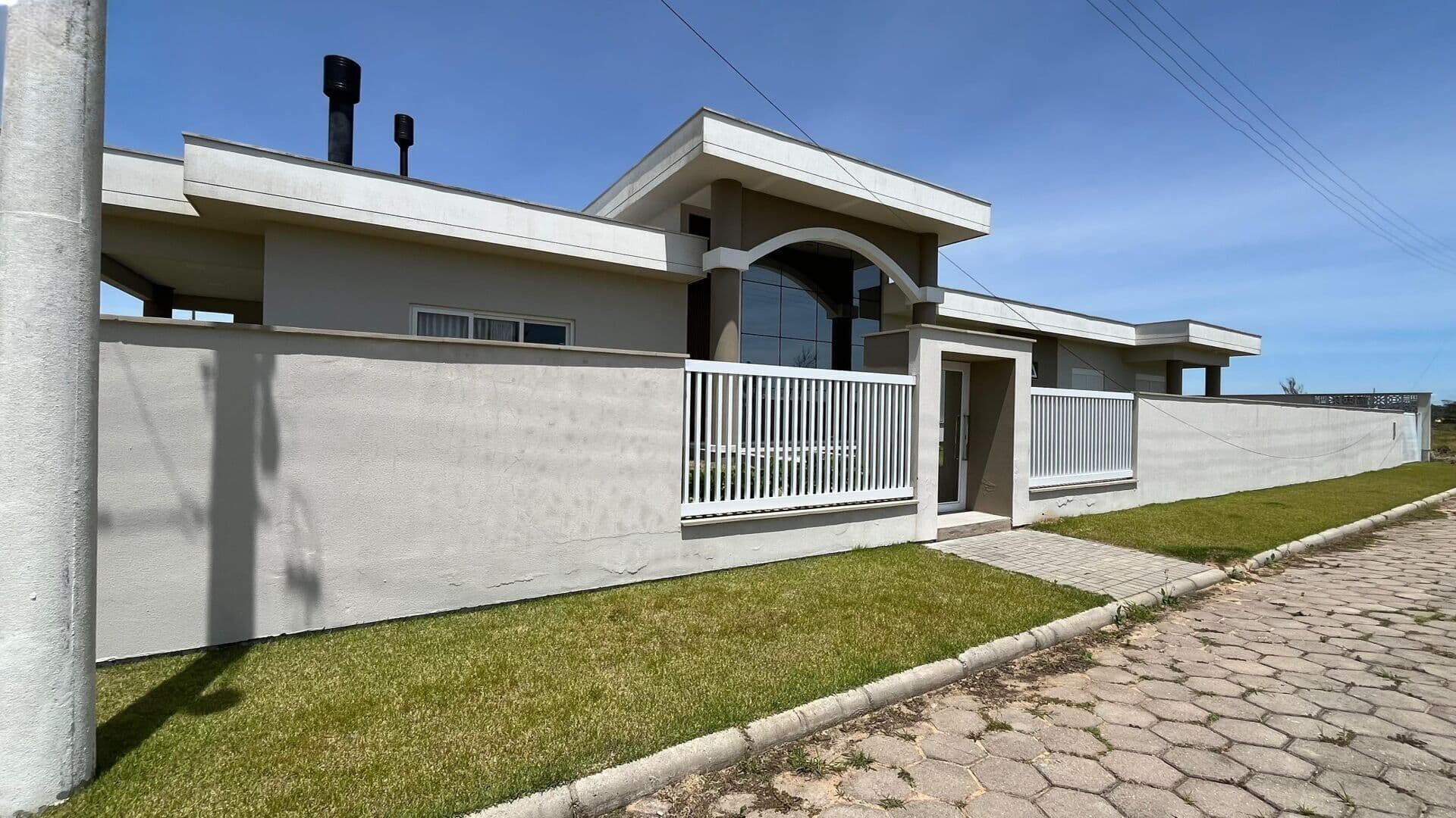 Casa Alto Padrão com 03 suítes e 04 banheiros