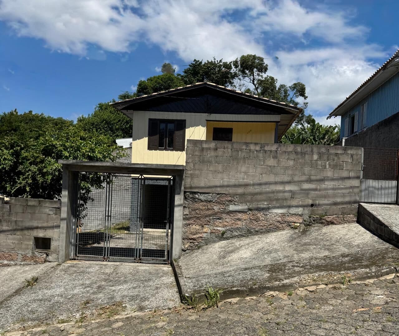 Casa em terreno de 396m²