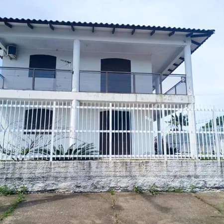 Casa de 04 dormitórios sendo 01 suíte e totalmente mobiliada