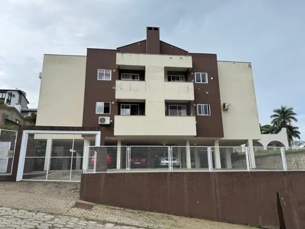 Apartamento localizado há apenas três minutos do centro de Criciúma