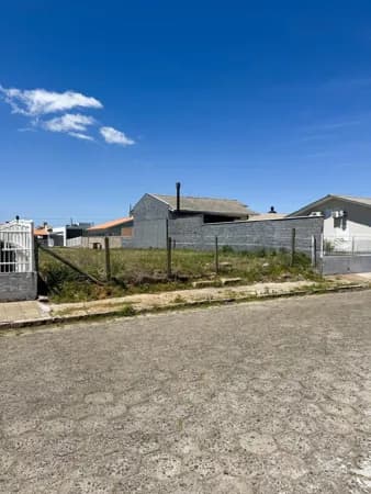 Terreno bem localizado com 300 m²
