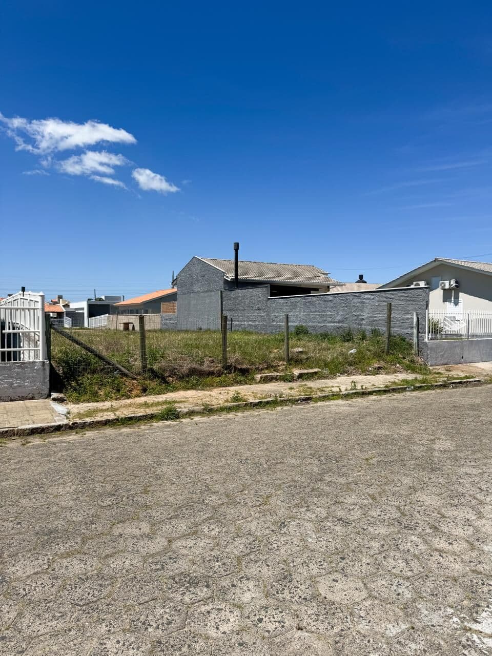 Terreno bem localizado com 300 m²