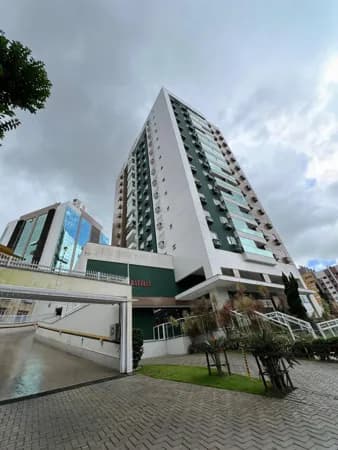 Apartamento bem no centro da cidade com 03 quartos sendo 01 suíte e mobilia planejada