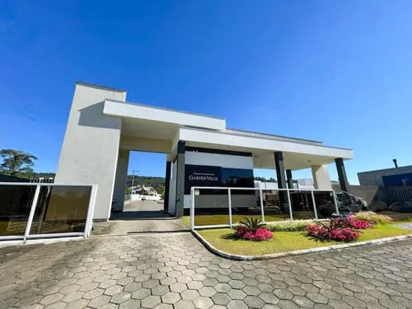 Terreno plano localizado na parte alta do Condomínio Garden Ville