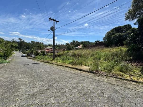 Terreno com área total de 377,20 m²