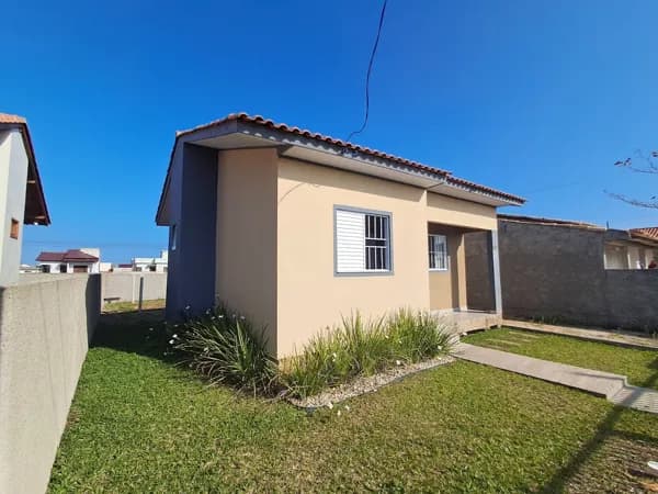 Casa no Balneário Rincão com 02 dormitórios em terreno de 288m²