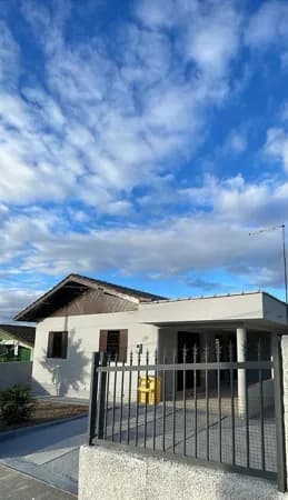Casa no Centro de Cocal do Sul com negociação facilitada