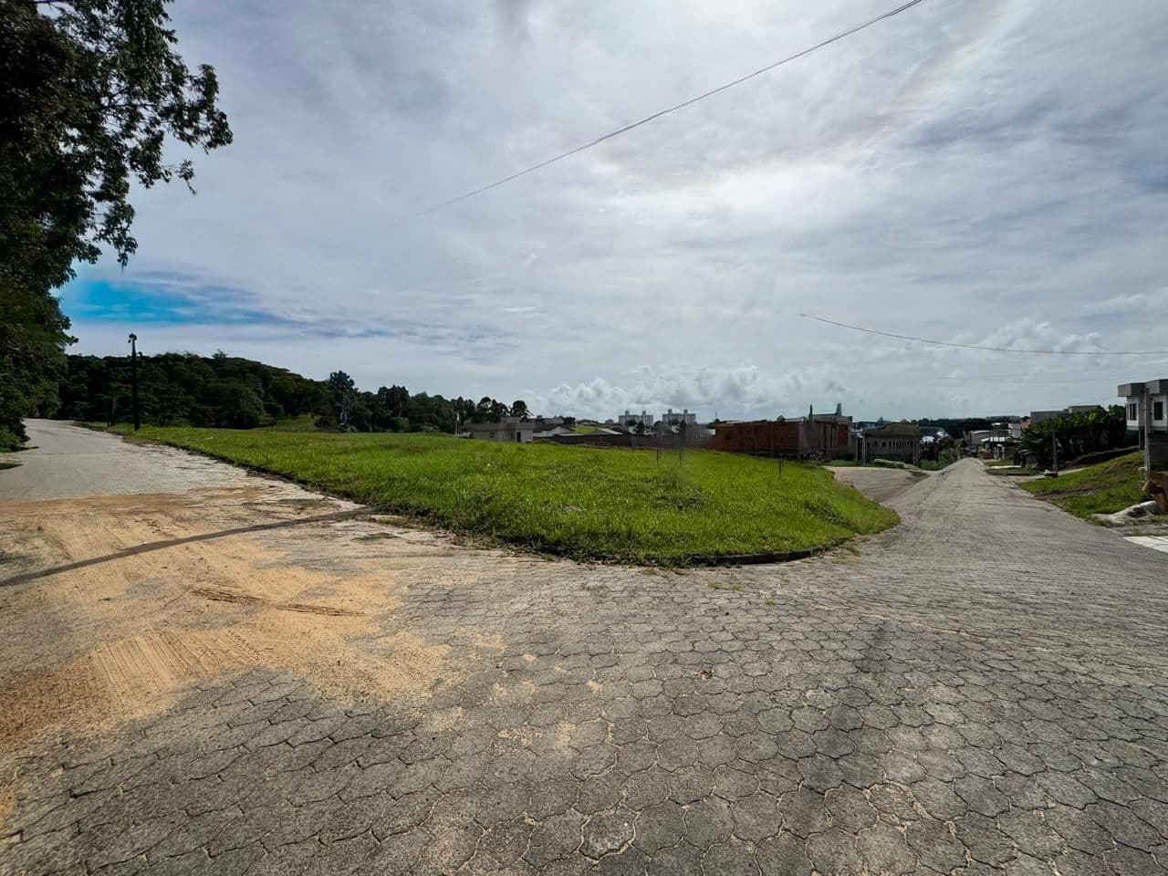 Terreno em Loteamento com 425m² lote 04 quadra T