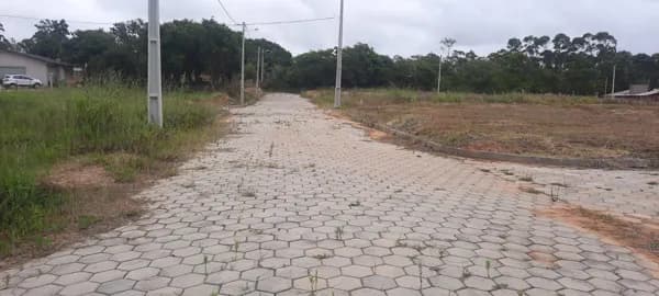 Terreno de 432m² na Quarta Linha