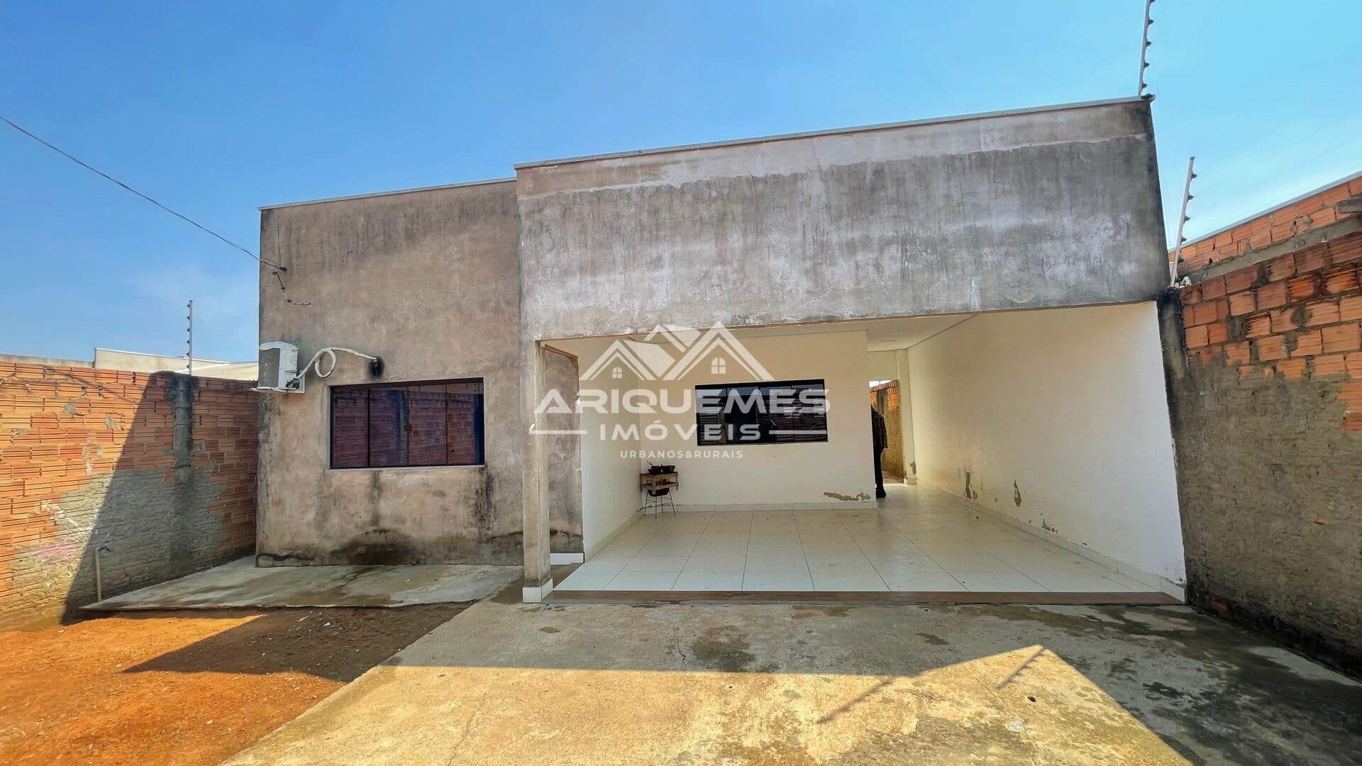 ✨ Casa espaçosa à venda em bairro em valorização! ✨