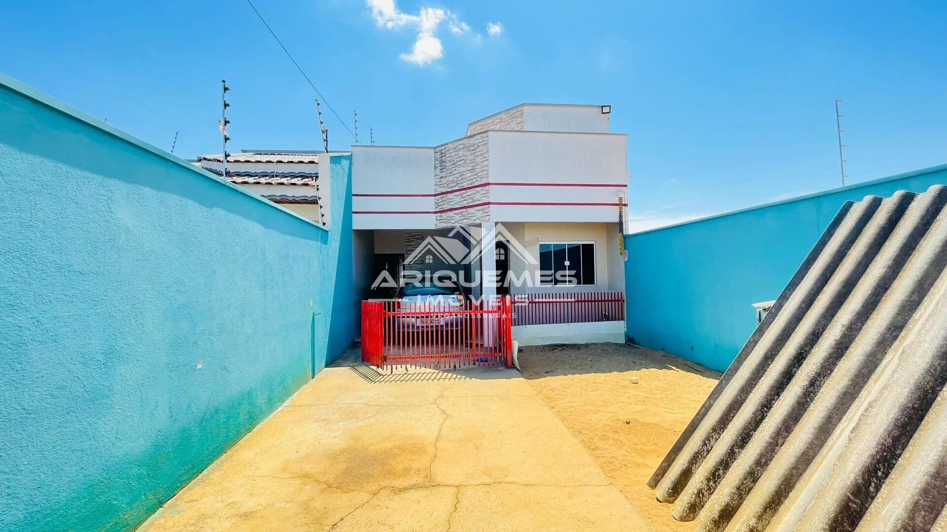 🏡 Casa Usada à Venda – 2 Quartos e Ótima Localização