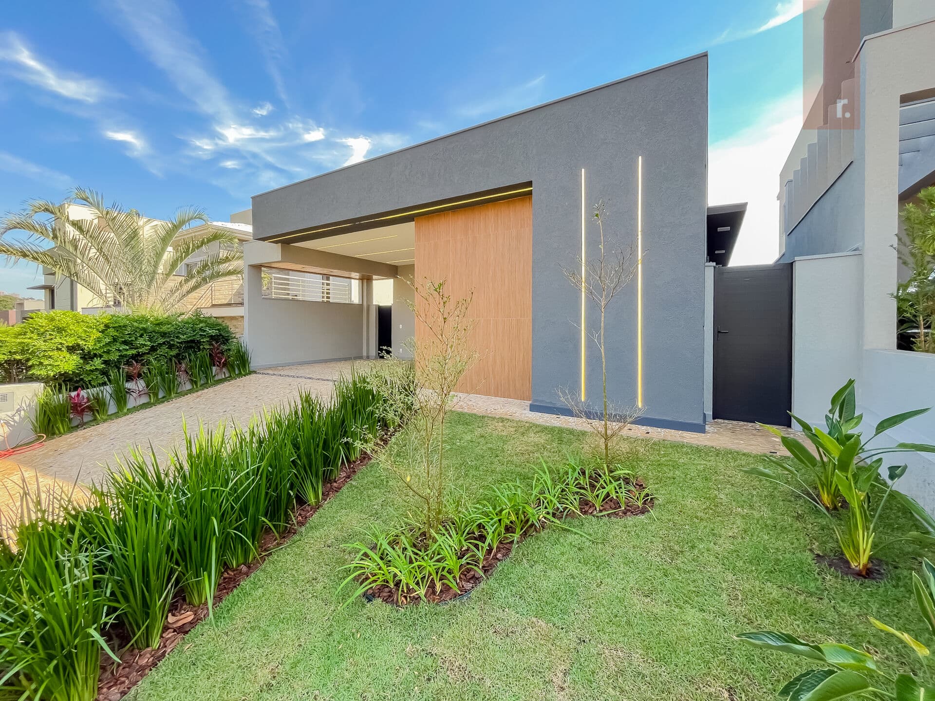 CASA TÉRREA BELLA CITTÀ • 3 SUÍTES • R$ 1.940.000,00