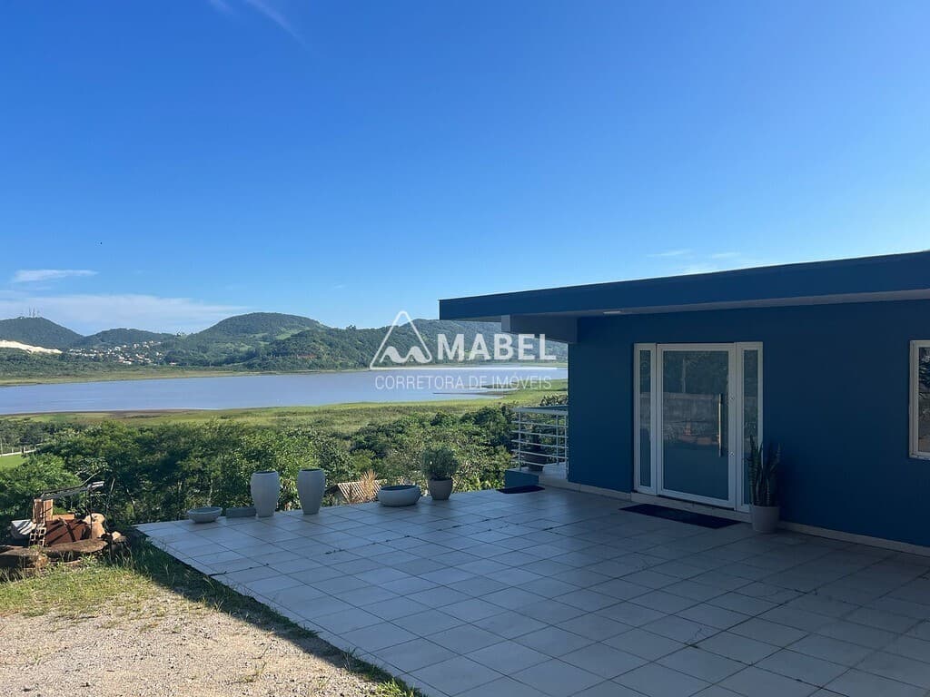 Casa à Venda no Bairro Macacu em Garopaba-SC