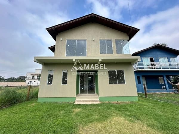 Casa à venda no bairro Praia do Rosa em Imbituba/SC