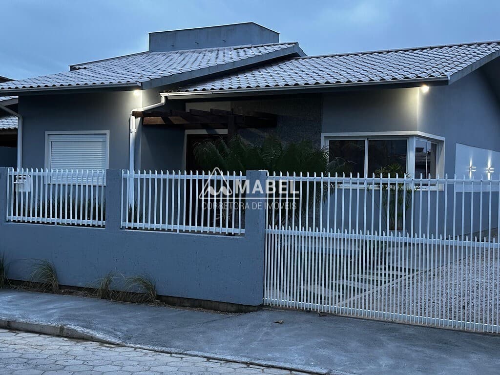 Casa à venda no bairro Encantada em Garopaba/SC