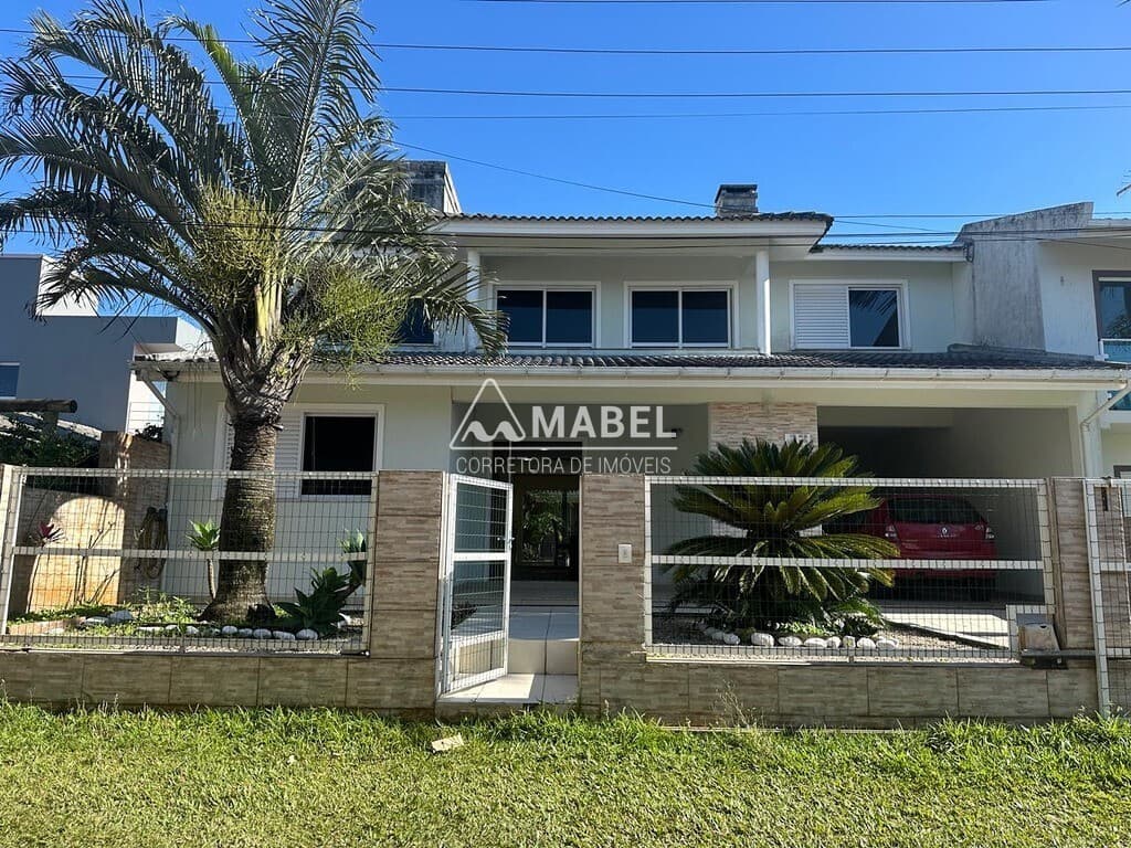 Casa à venda no bairro Ferraz em Garopaba/SC