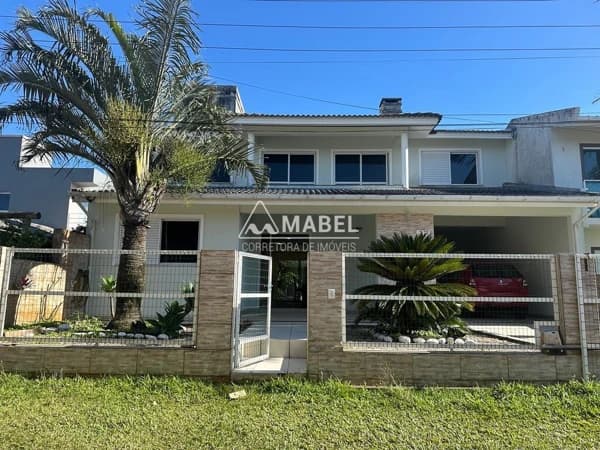 Casa à venda no bairro Ferraz em Garopaba/SC