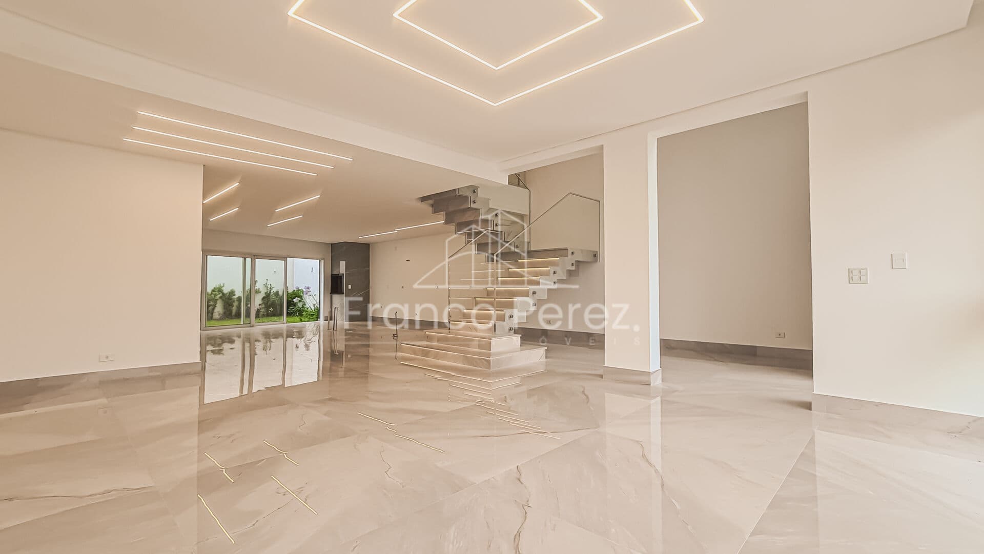 Casa em Condomínio Fechado no Santa Cândida | 350 m², 3 Suítes e Lazer Completo