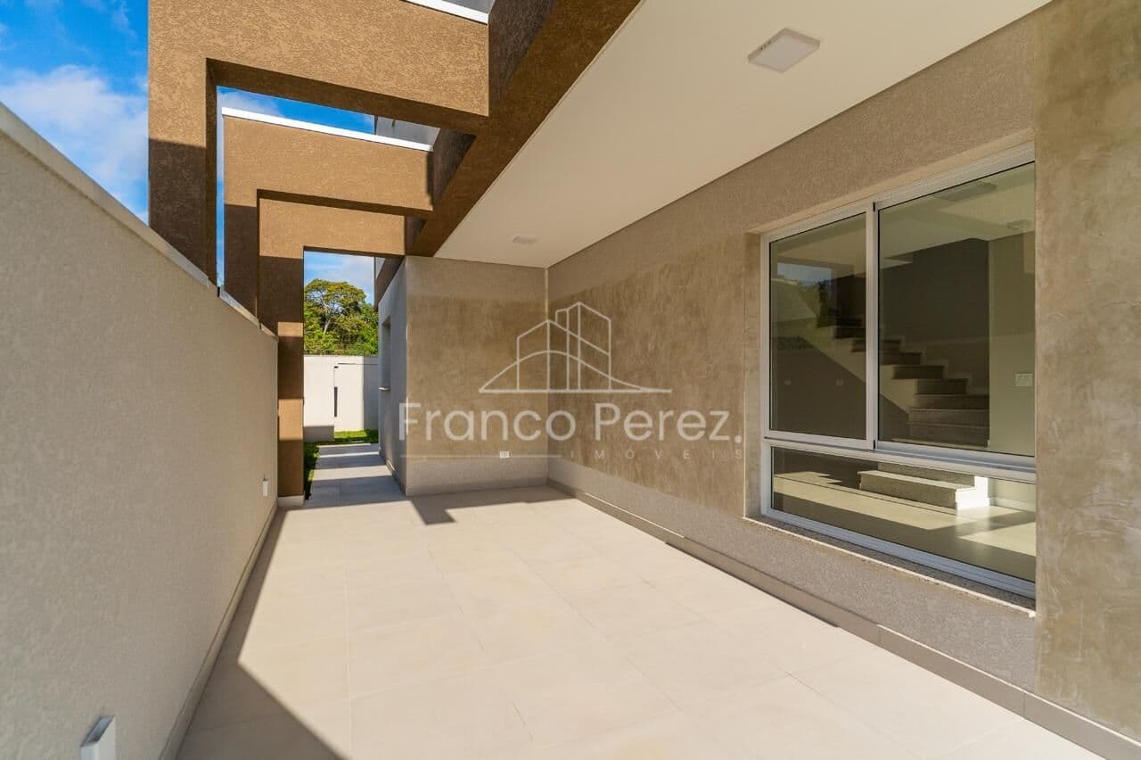 Casa em condomínio no Santa Cândida | 3 suítes | Terraço