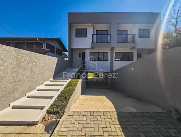 Casa / Sobrado novo com 3 quartos e amplo quintal à venda no Boa Vista em Curitiba