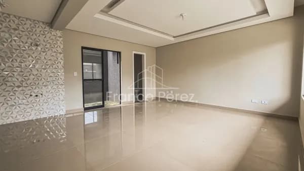 Sobrado em condomínio fechado com 3 quartos e terraço próximo ao Parque Bacacheri