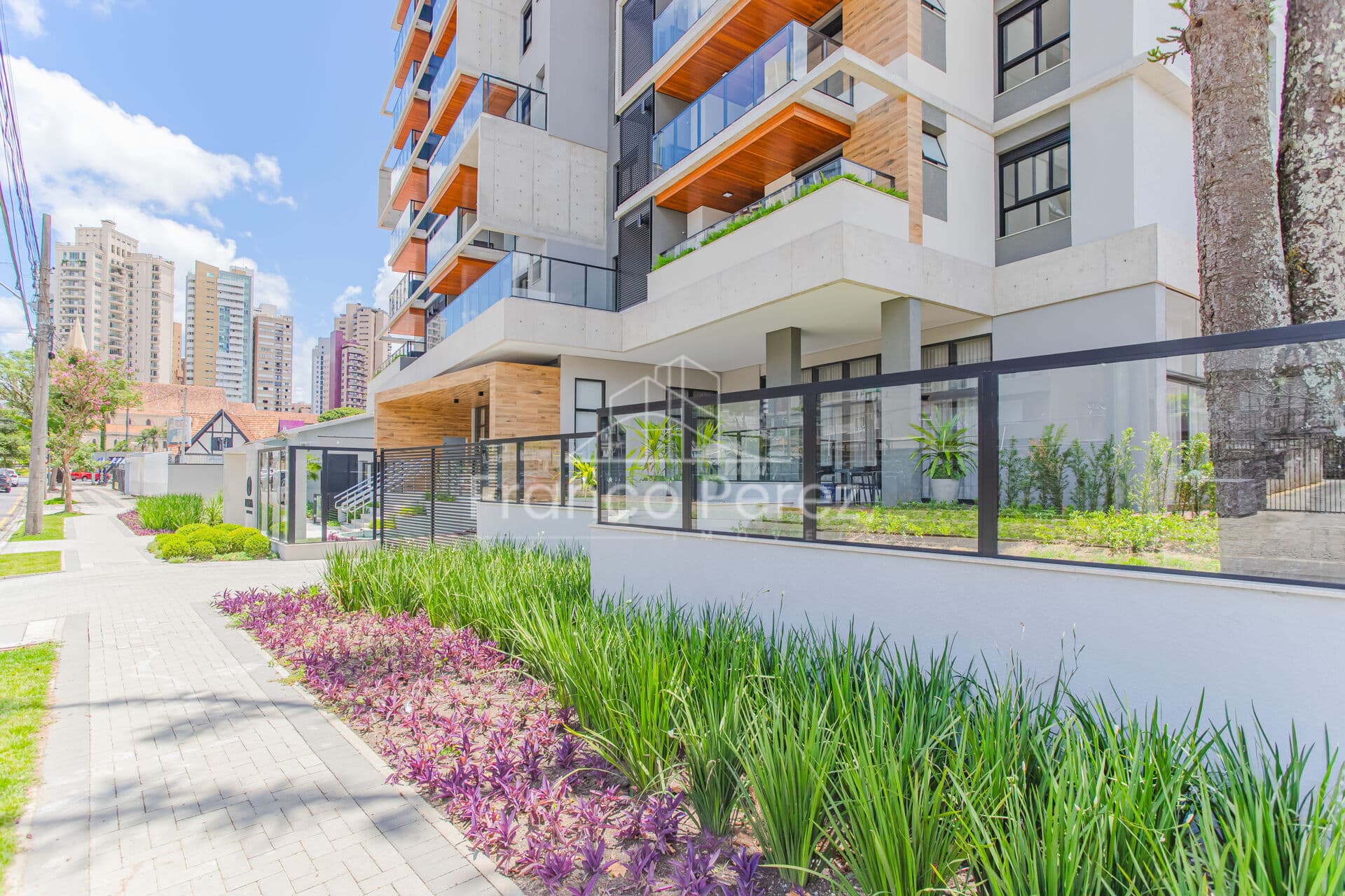 Apartamento Garden Suspenso à Venda | 3 Quartos, Terraço com Churrasqueira e Condomínio Completo
