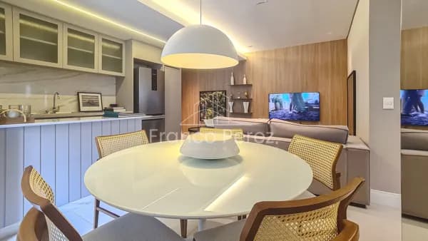Apartamento 2 quartos no Cabral | 1 suíte | 1 vaga coberta | Varanda com churrasqueira