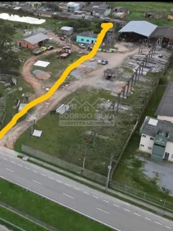 Terreno com 2 pavilhões