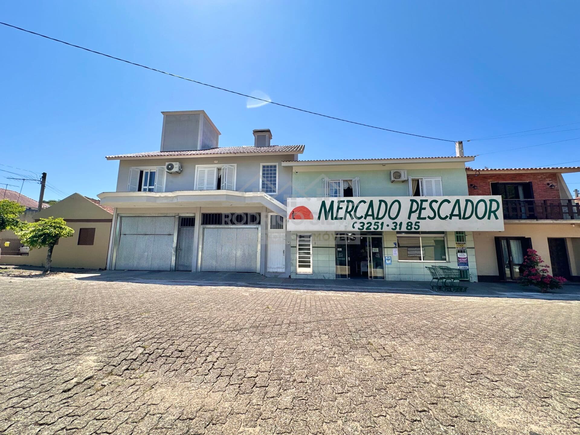 Prédio Comercial e Residencial