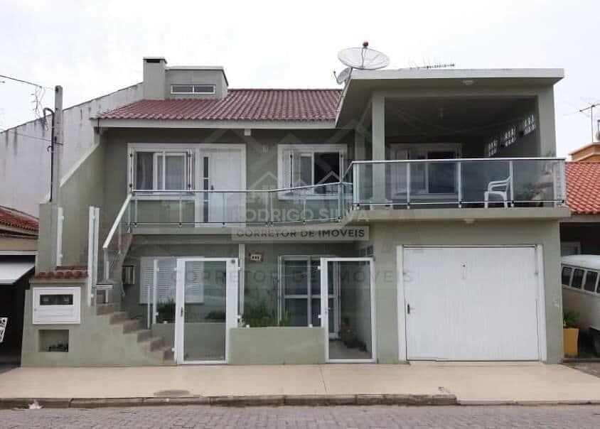 Sobrado com duas casas independentes