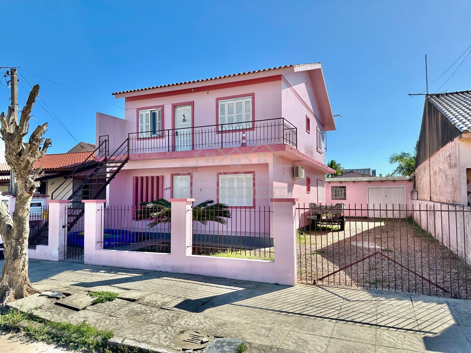 Sobrado com 2 casas