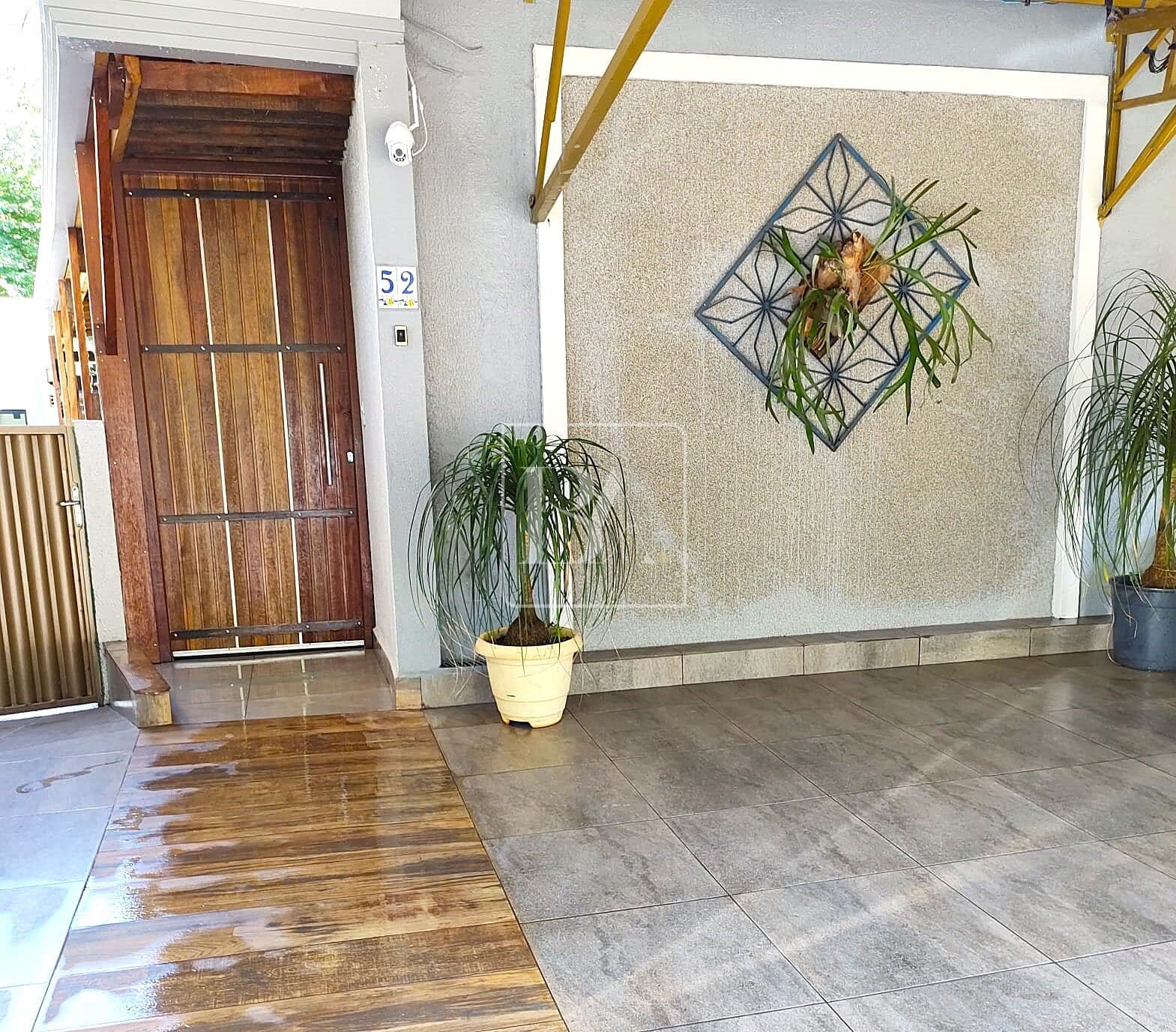 Sobrado a venda no Cataratas Iate Clube Foz do Iguaçu, com 340m² sendo 2 suítes + 1 dormitórios.