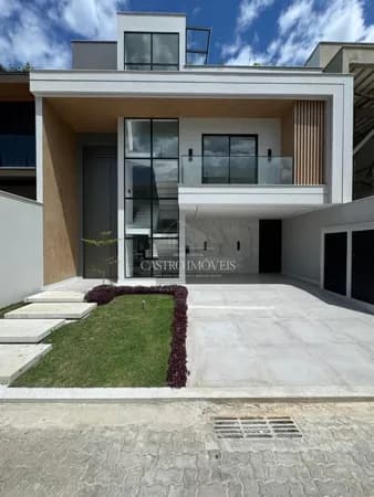 Casa Triplex de 4 suítes - 310m² - Condomínio Villa Blanca - Recreio dos Bandeirantes
