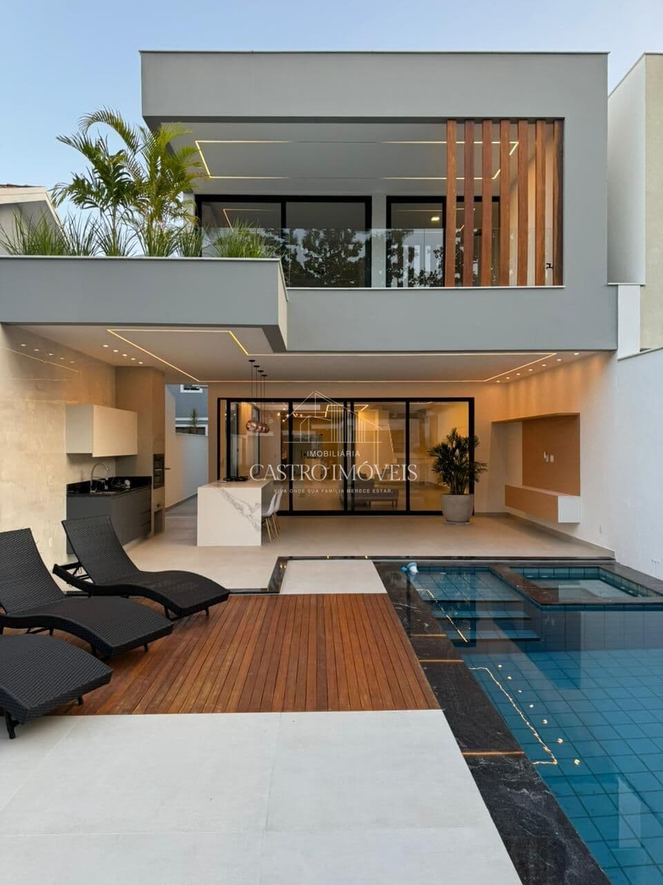 Casa Triplex de 4 quartos - 400m² - Barra da Tijuca