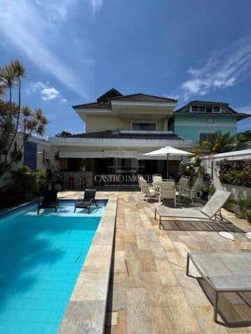Casa Triplex de 3 Suítes - 310m² - Condomínio Alvorada da Barra