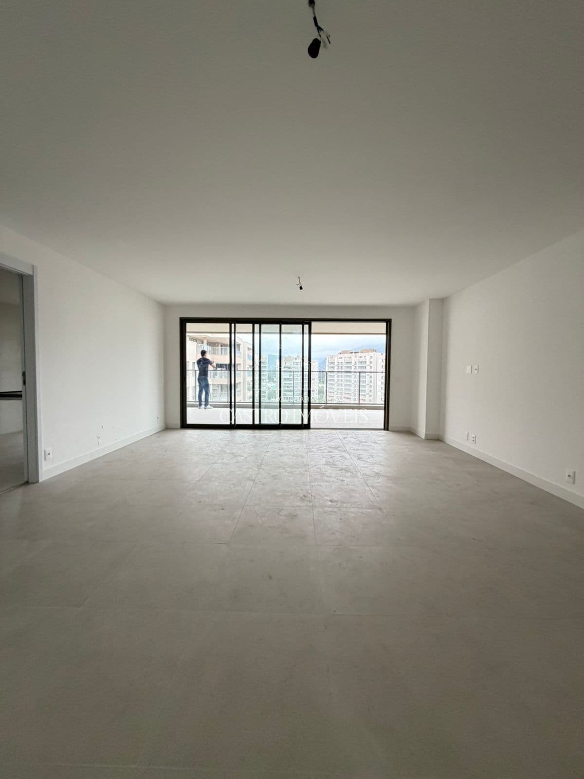 Apartamento incrível no Condomínio Concept – Barra da Tijuca 4 quartos + dependência completa.