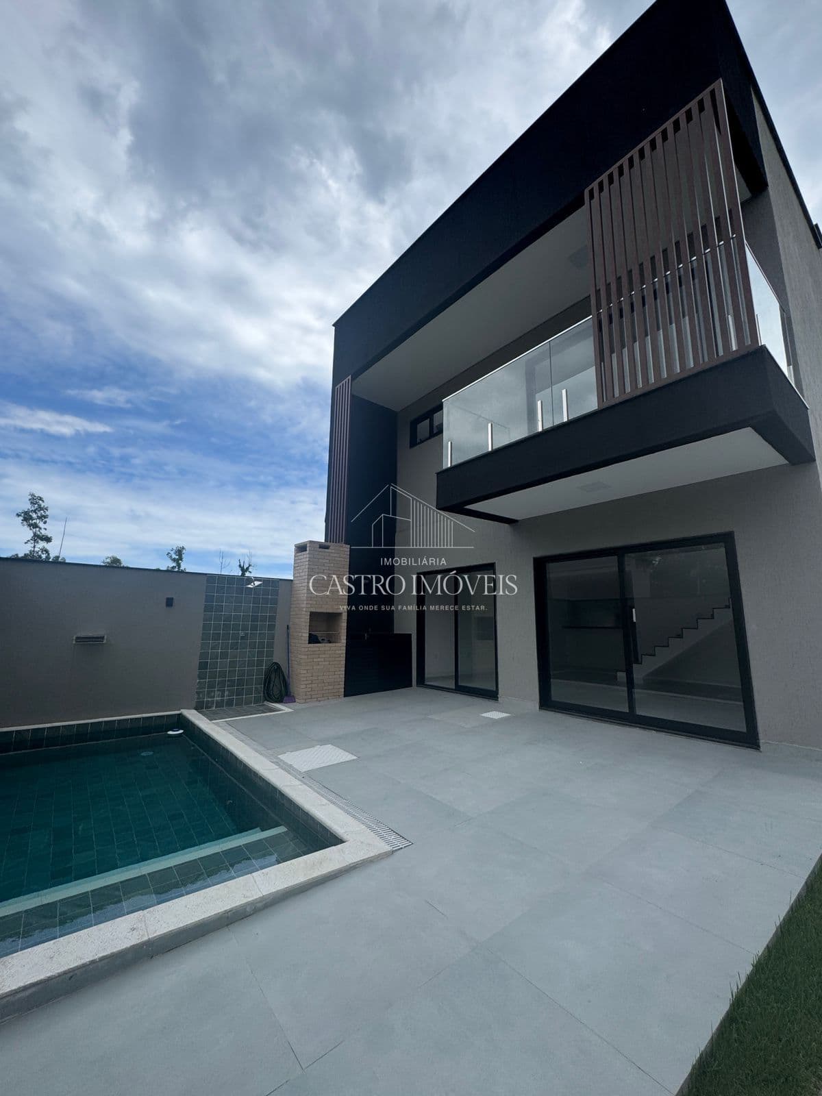 Casa Duplex de 4 Suítes - 200m² - Condomínio Vila Blanca II - Recreio dos Bandeirantes