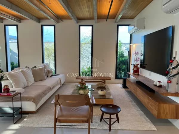 Casa de Alto Padrão com 475m² e 5 suítes em Alphaville