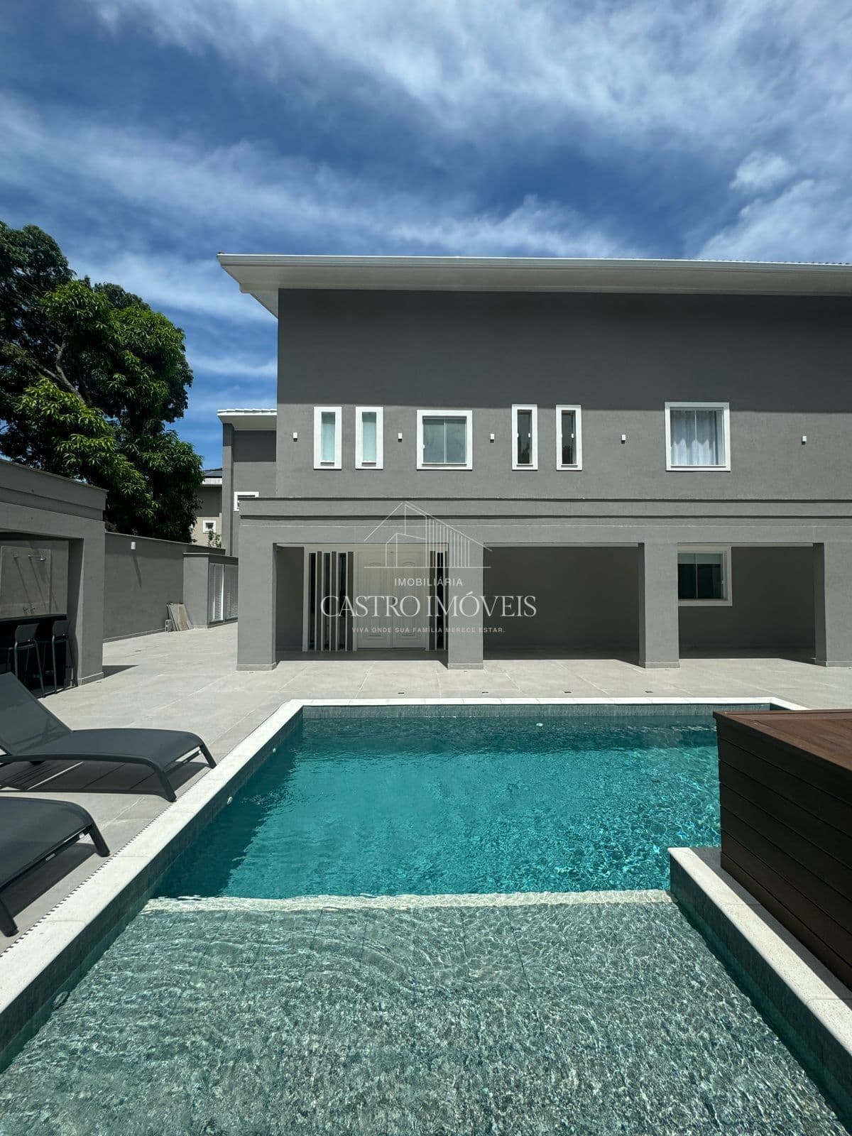 Casa Alto Padrão de 8 suítes - 700m² - Condomínio Santa Marina - Barra da Tijuca