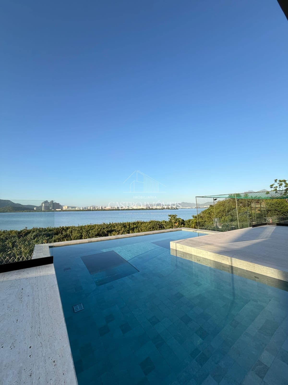 Casa de 4 suítes - 580m² - Condomínio AlphaVille - Barra da Tijuca