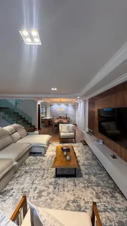 Casa Triplex de 356m² com 4 suítes no Recreio dos Bandeirantes