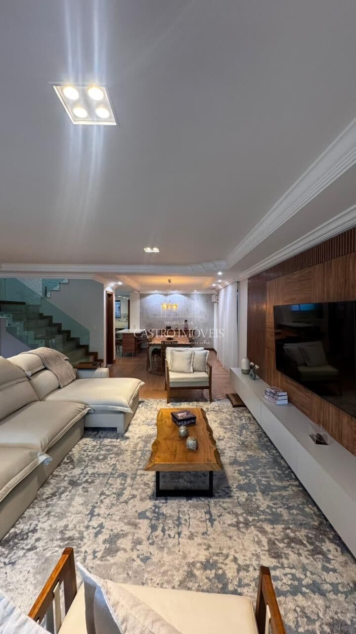 Casa Triplex de 356m² com 4 suítes no Recreio dos Bandeirantes