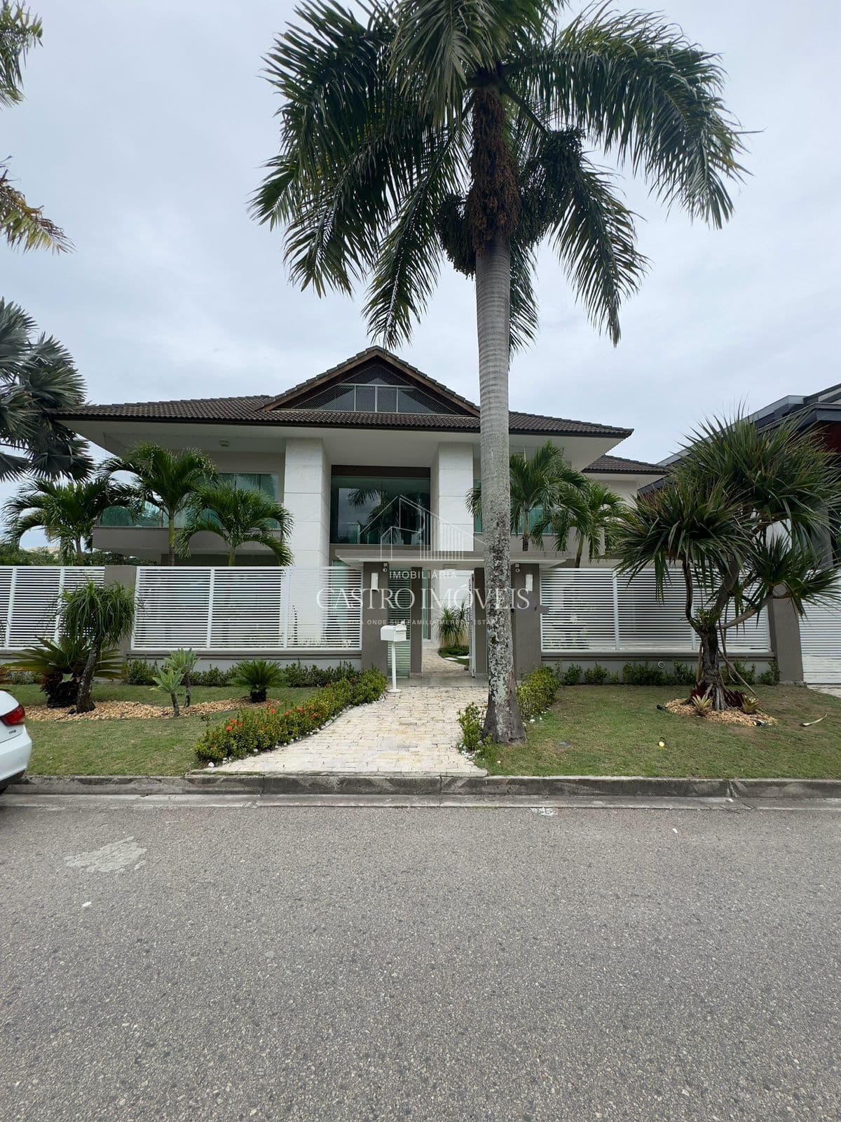 Casa Alto Padrão de 5 suítes - 1500m² - Condomínio Del Lago