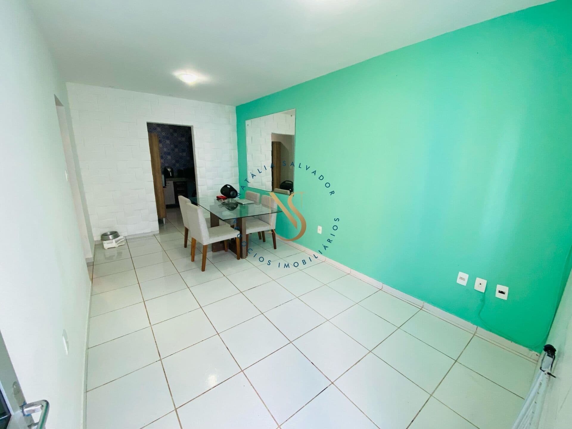 Casa duplex a venda em Condomínio fechado no Antares