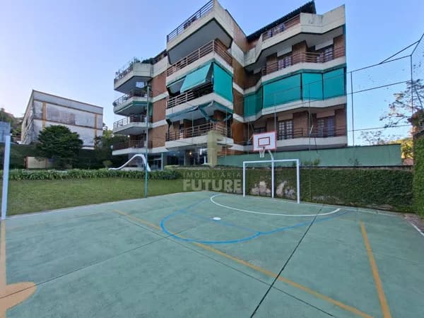 Cobertura com dois quartos a venda no Bairro do Alto, Teresópolis-RJ.