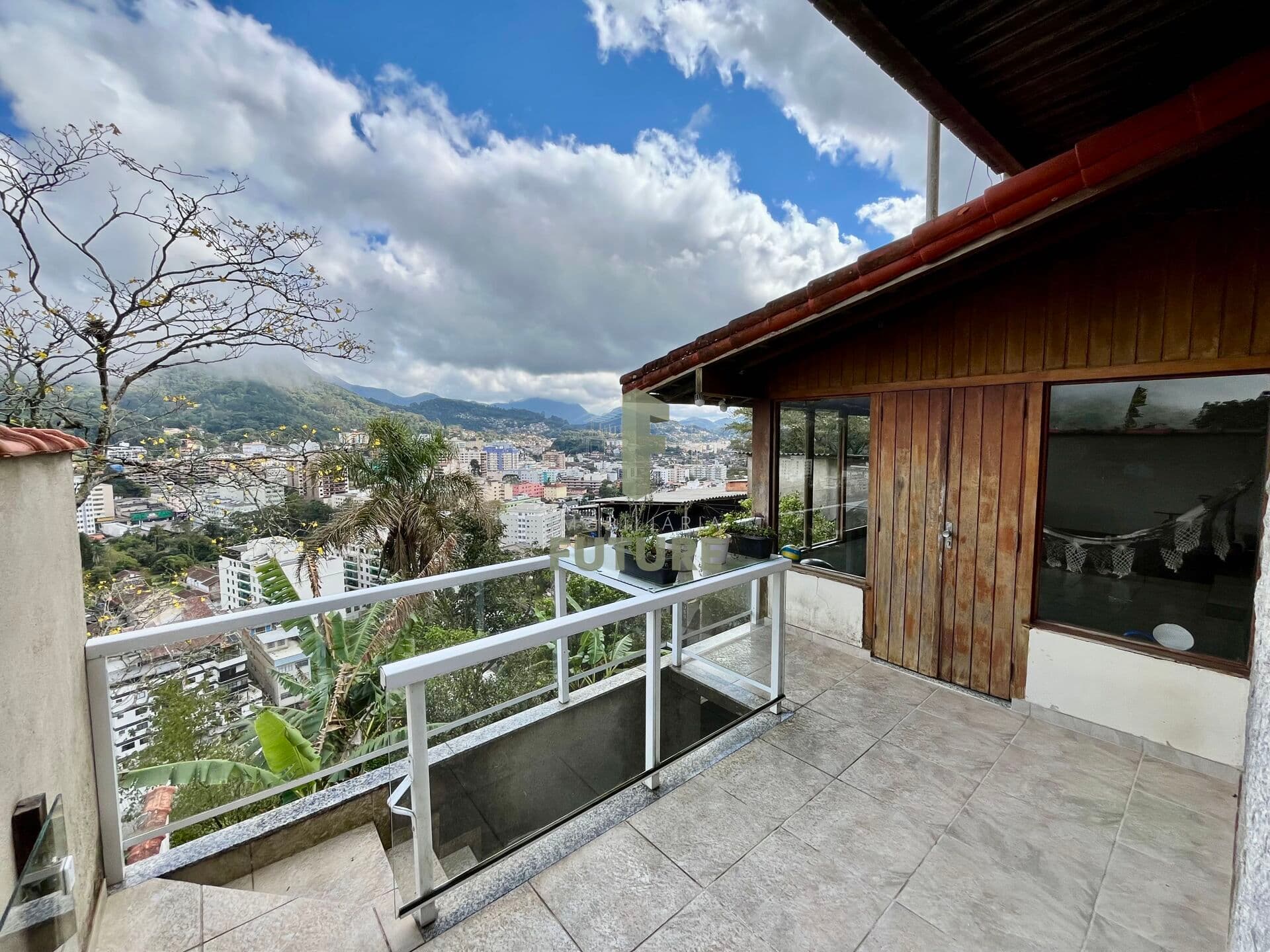 Sobrado em Teresópolis - Araras