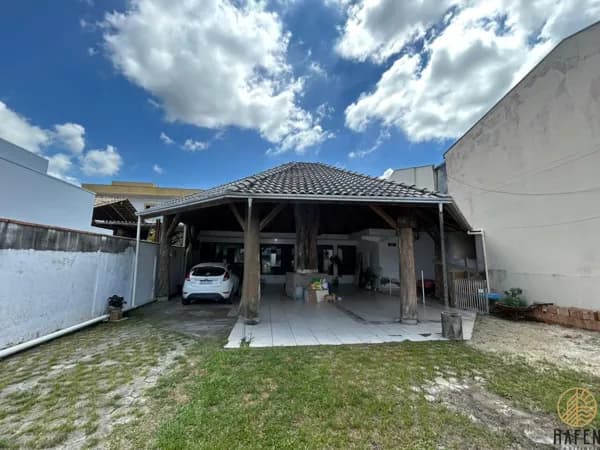 280m² construídos em terreno de 364,2m² no Centro de Navegantes