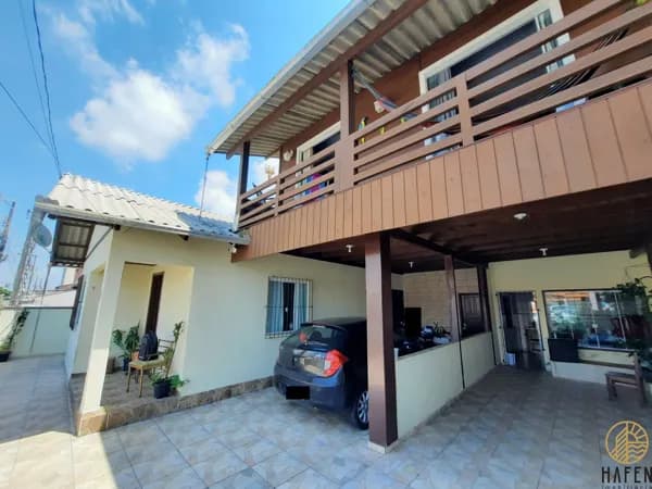 Casa com 5 Dormitórios no Centro de Navegantes/SC