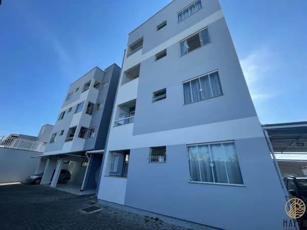 Apartamento semi mobiliado no Centro de Navegantes – Oportunidade Imperdível
